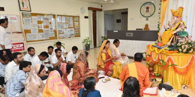 शासकीय निवास में विधि-विधान से विराजे भगवान गणेश, मंत्री रामविचार नेताम ने प्रदेशवासियों को दी शुभकामनाएं……