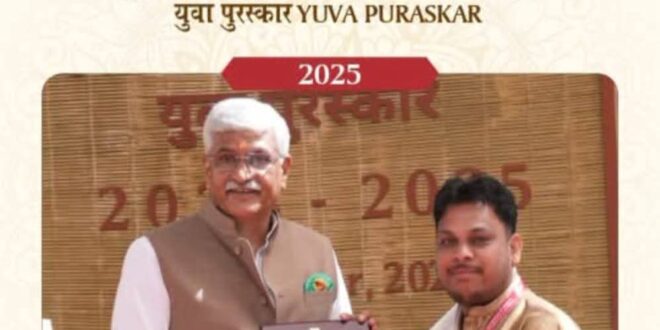 छत्तीसगढ़ की कला प्रतिभाओं ने राष्ट्रीय मंच पर लहराया परचम, केंद्रीय मंत्री गजेन्द्र सिंह शेखावत ने जशपुर के डॉ. आनन्द पाण्डेय और सारंगढ़ के घनश्याम साहू को किया सम्मानित….