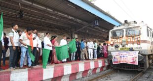कैबिनेट मंत्री लखनलाल देवांगन ने कोरबा रेलवे स्टेशन से भारत गौरव टूरिस्ट ट्रेन को हरी झंडी दिखाकर किया रवाना, बुजुर्गों को दी शुभकामनाएं….