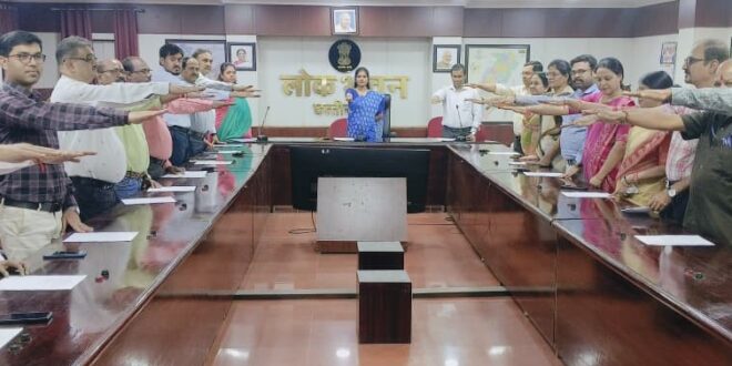 लोकभवन में सतर्कता जागरूकता सप्ताह का शुभारंभ, अधिकारियों और कर्मचारियों ने ली ईमानदारी और पारदर्शिता की शपथ….