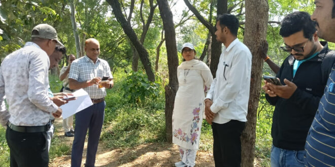 ग्राम केरीबंधा के अंदरूनी खेतों में पहुंचकर कलेक्टर जयश्री जैन ने पीवी ऐप सर्वे कार्यो का किया औचक निरीक्षण….