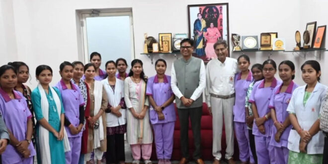 सत्य साईं अस्पताल में सेवा दे रहीं छत्तीसगढ़ की बेटियों से मिले वित्त मंत्री ओ.पी. चौधरी…..
