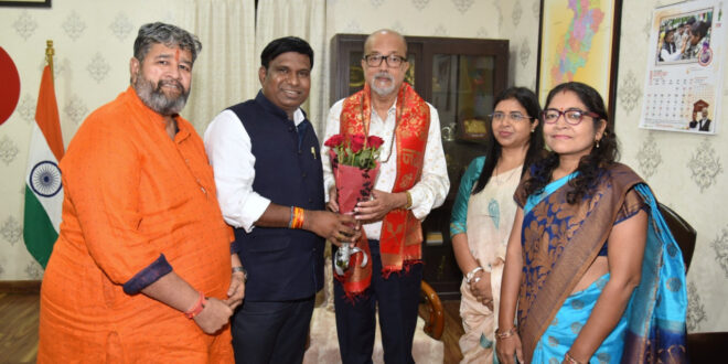 राज्यपाल रमेन डेका से कामधेनु विश्वविद्यालय के कार्य परिषद सदस्यों ने की भेंट, छत्तीसगढ़ के देशी गोवंश ‘कोसली’ के संरक्षण और संवर्धन पर हुई चर्चा….
