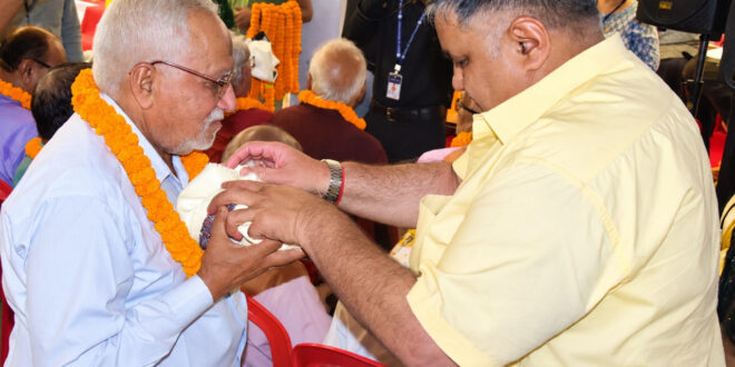 सेवा संकल्प अभियान : अंतर्राष्ट्रीय वृद्धजन दिवस पर सियानगुड़ी में बुजुर्गों का सम्मान, राजेश अग्रवाल ने शॉल-श्रीफल भेंट कर लिया आशीर्वाद….