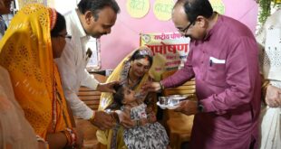 ‘बच्चों के अंदर अपना बचपना ढूंढता हूं…’ : जमीन पर बैठकर बच्चों संग खेले अरुण साव….