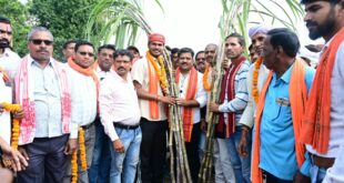 गन्ने का मूल्य 425 रुपये प्रति क्विंटल होने पर किसानों में खुशी, उप मुख्यमंत्री विजय शर्मा को गन्ना भेंटकर किया अभिनंदन….