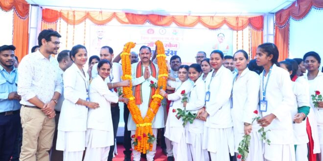 चिरमिरी जिला अस्पताल में 8 करोड़ रुपये की लागत से शुरू हुई सीटी स्कैन की सुविधा, अब मरीजों को जांच के लिए नहीं जाना पड़ेगा दूसरे शहर : श्याम बिहारी जायसवाल….