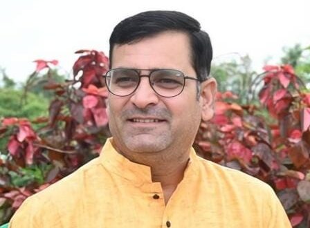 सेवा संकल्प अभियान: सेवा की कहानी : पारिवारिक हकत्याग की रजिस्ट्री में अभिलाष को मिली 46,846 रुपये की राहत, बचत की पूरी राशि बहनों को दी उपहार में….